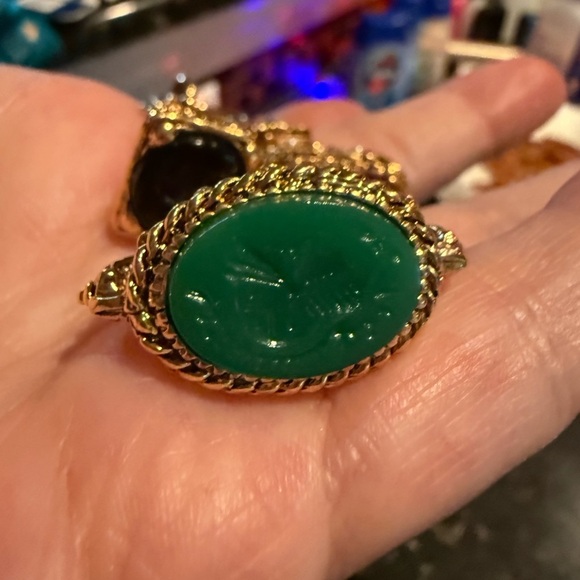 Kenneth Jay Lane (KJL) Gold Rope Chain Necklace with Bold Intaglios - Picture 4 of 11